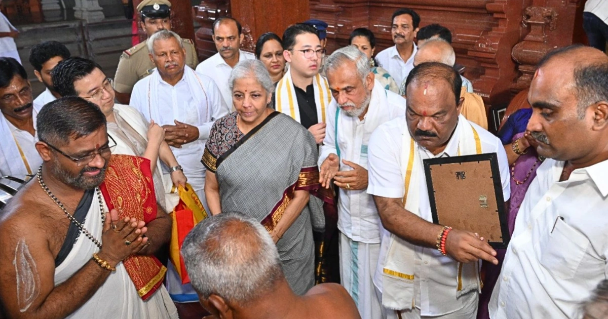 ಉಡುಪಿ ಶ್ರೀಕೃಷ್ಣ ಮಠದಲ್ಲಿ ದರ್ಶನ ಪಡೆದ ಕೇಂದ್ರ ಸಚಿವೆ ನಿರ್ಮಲಾ ಸೀತಾರಾಮನ್