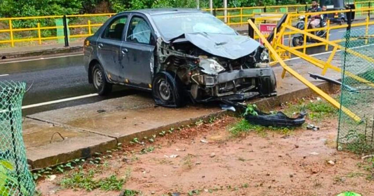 ಚಾರ್ಮಾಡಿ ಹೆದ್ದಾರಿಯ ಮದ್ದಡ್ಕ ಸಮೀಪ ಡಿವೈಡರ್ ಹಾಗೂ ಸುರಕ್ಷತಾ ತಡೆಬೇಲಿಗೆ ಢಿಕ್ಕಿ ಹೊಡೆದು ಜಖಂಗೊಂಡ ಕಾರು