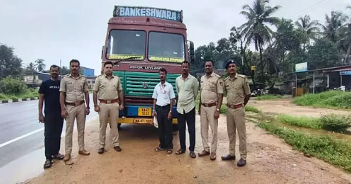 ಬ್ರಹ್ಮಾವರದಲ್ಲಿ ಅಕ್ರಮ ಅನ್ನಭಾಗ್ಯ ಅಕ್ಕಿ ಸಾಗಾಟ ಪತ್ತೆಯಾಗಿ ಜಪ್ತಿ ಮಾಡಿದ ಅಕ್ಕಿ ಮತ್ತು ಲಾರಿ